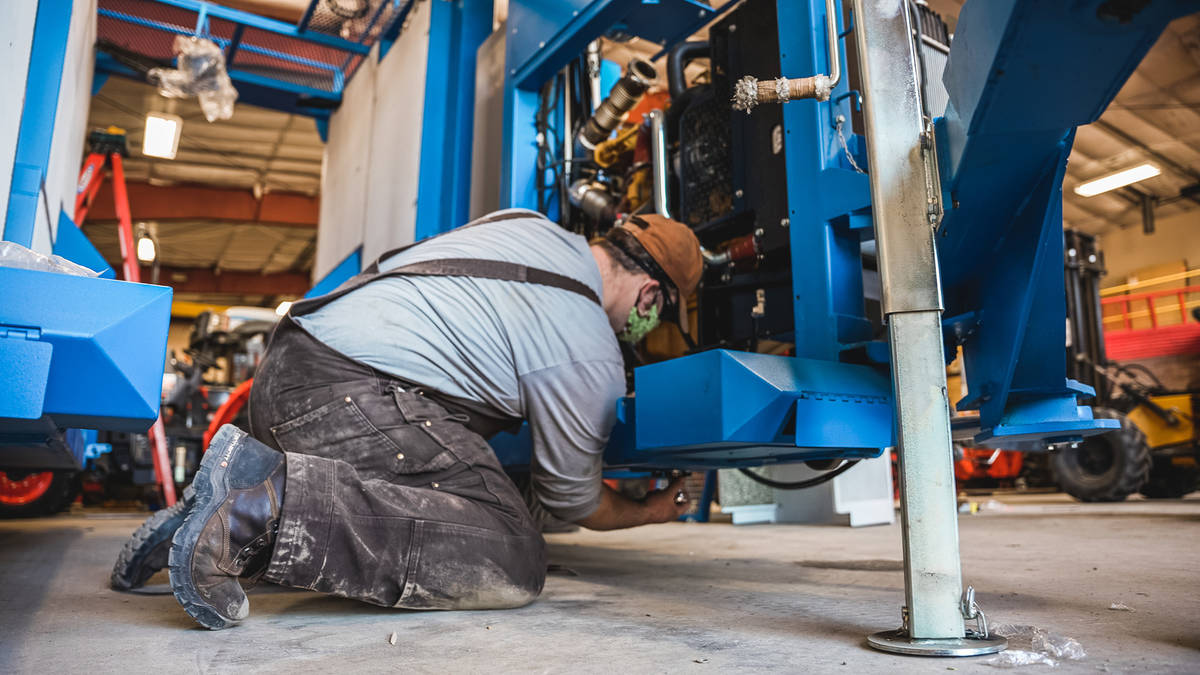 Blueline Provides Hands-on Wrench Time Experience for Ag & Diesel Students